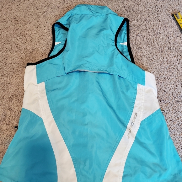 Brooks Running Turquoise And White Sleeveless Zip-Up Vest Size Small - Picture 8 of 12